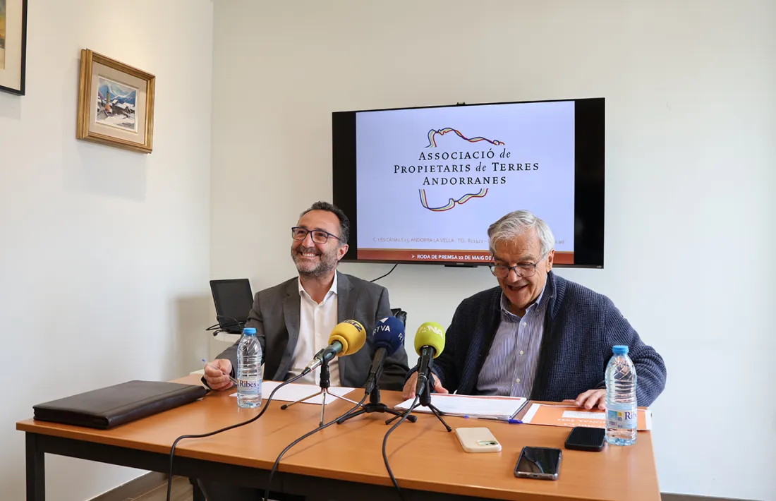 Jordi Cerqueda i Josep Duró han presentat l’assemblea de l’APTA que faran la setmana vinent.