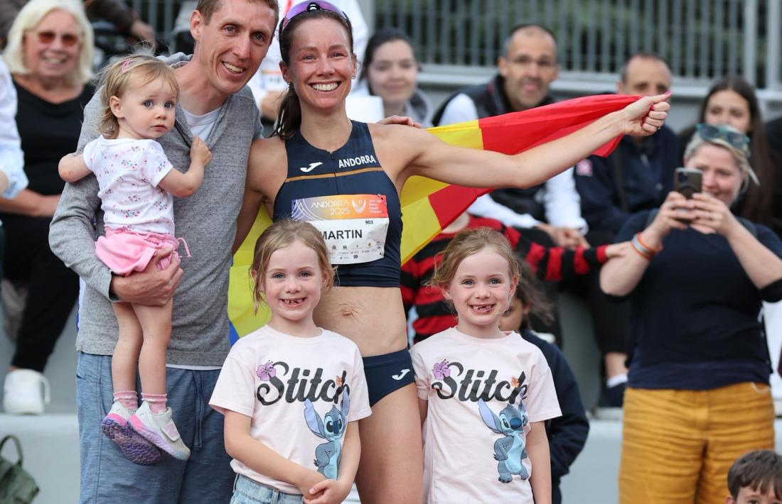 'Jess' Martin, amb les seves filles i el seu marit, l'ex-ciclista professional, Dan Martin.