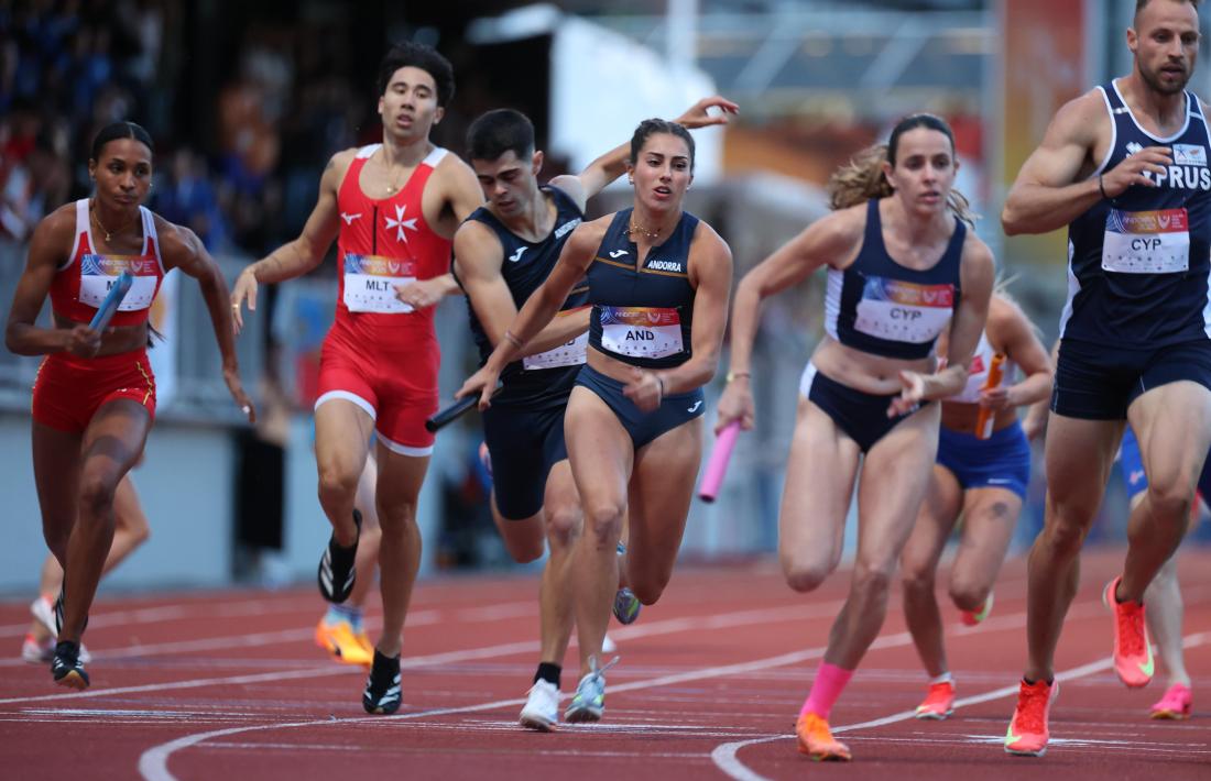 El 4x400 va ser tot un espectacle per tancar el dia.