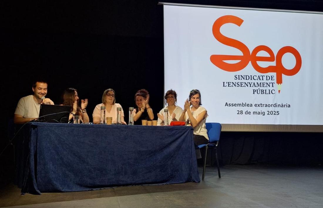 La sala d’actes de la Llacuna va acollir l’assemblea extraordinària del SEP, aquesta tarda.