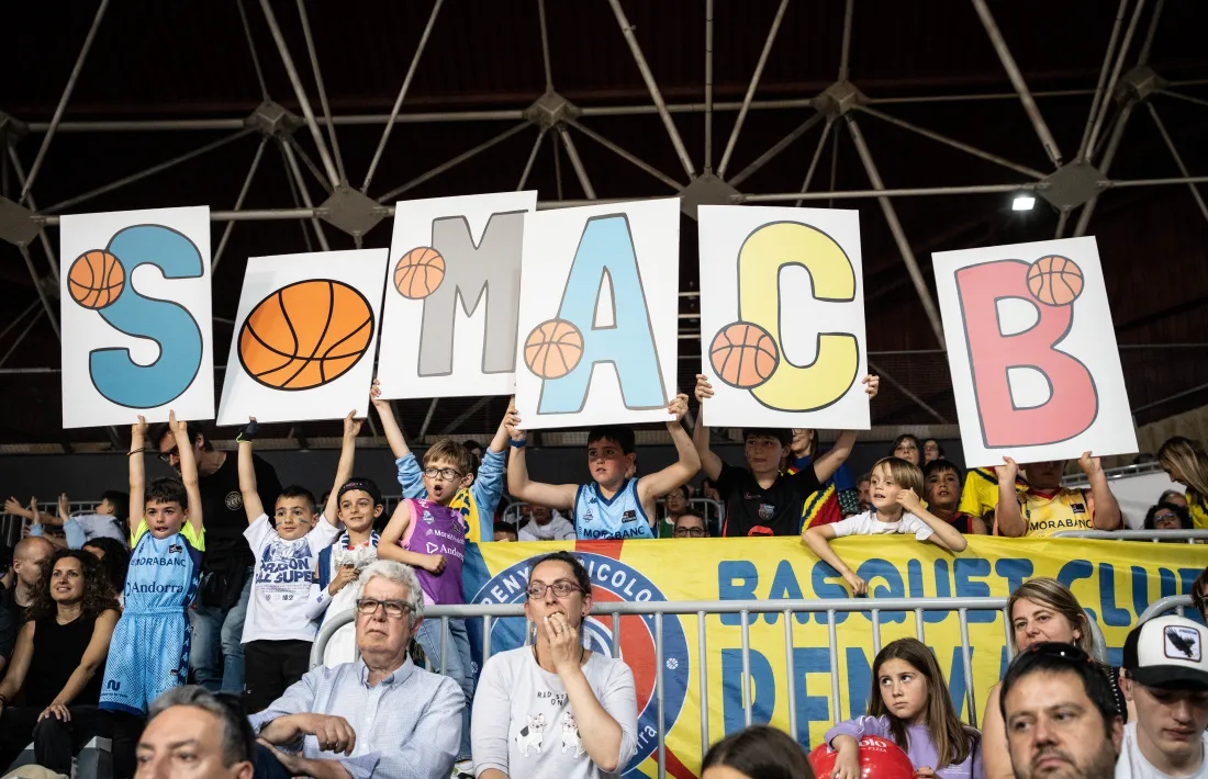 El MoraBanc, més il·luminat.