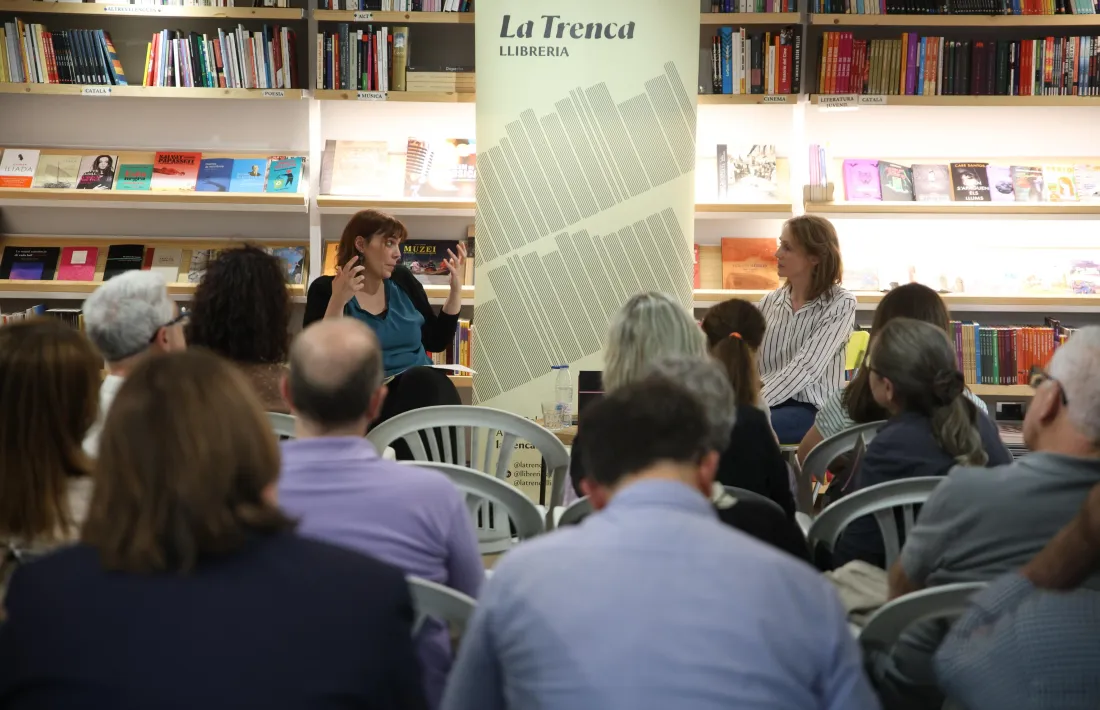 Una vintena d’espectadors van assistir a la presentació, amb Eva Arasa com a amfitriona.