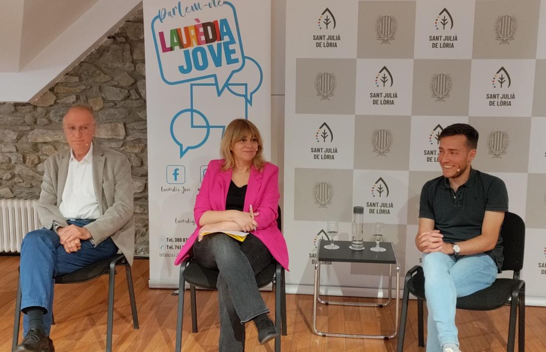 Escoter, Tenorio i Acebes durant la taula rodona d’ahir a la Sala Sergi Mas.