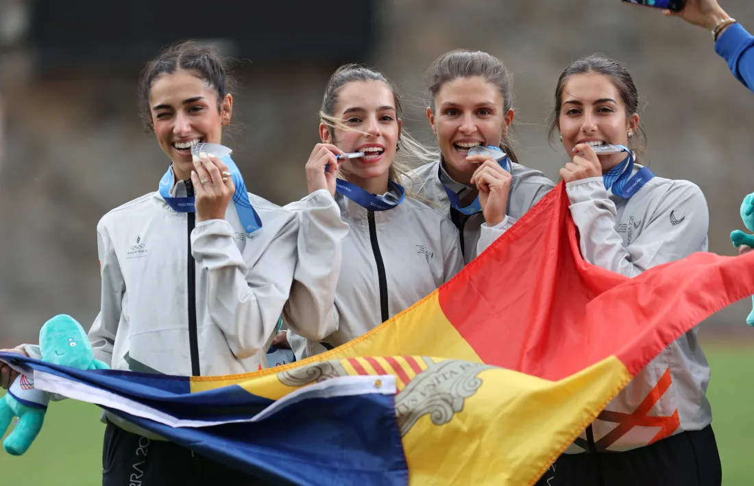 Les noies del 4x400 mosseguen la plata.