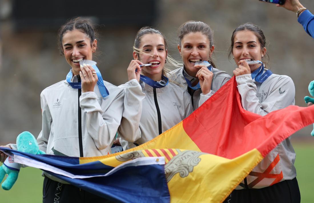 Les noies del 4x400 mosseguen la plata.