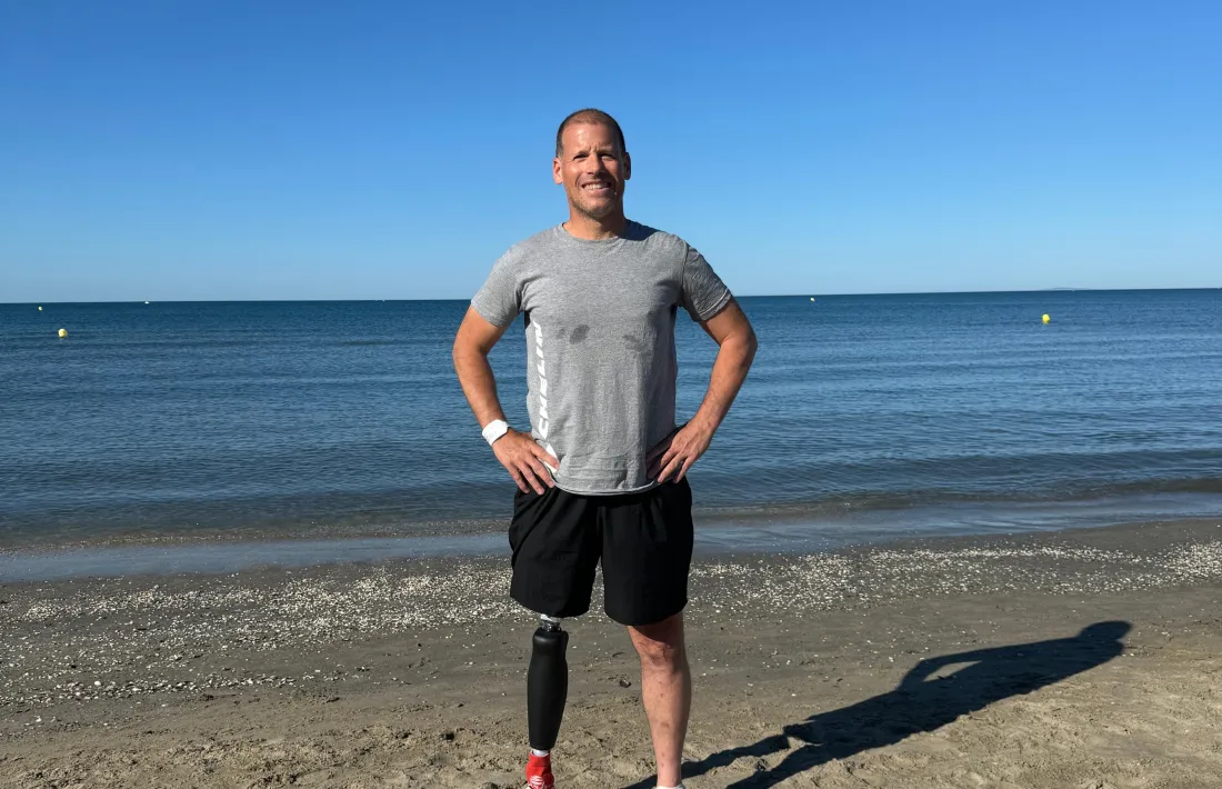 Mathieu Baumel a la platja. “Sempre ha tingut una fortalesa fora de mida”, diu del pilot la seva dona.