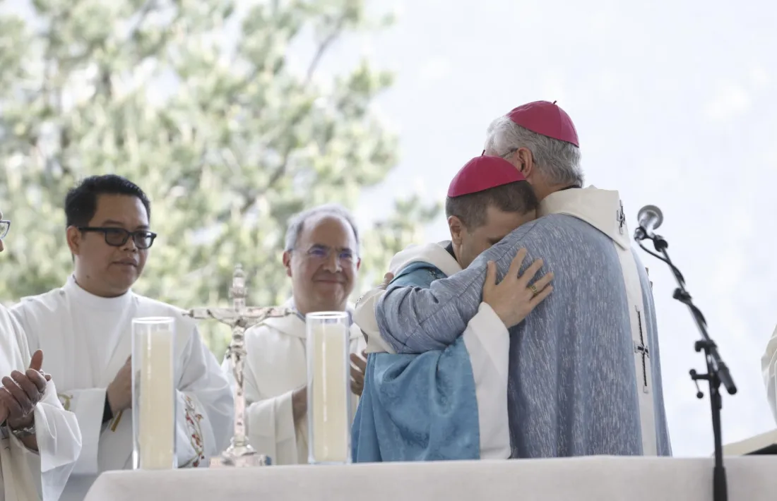 Serrano i Vives s’abracen dissabte a Canòlich.