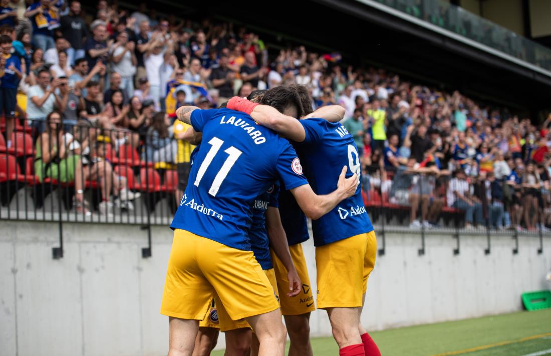 'Lauti' De León celebra el 2 a 0.