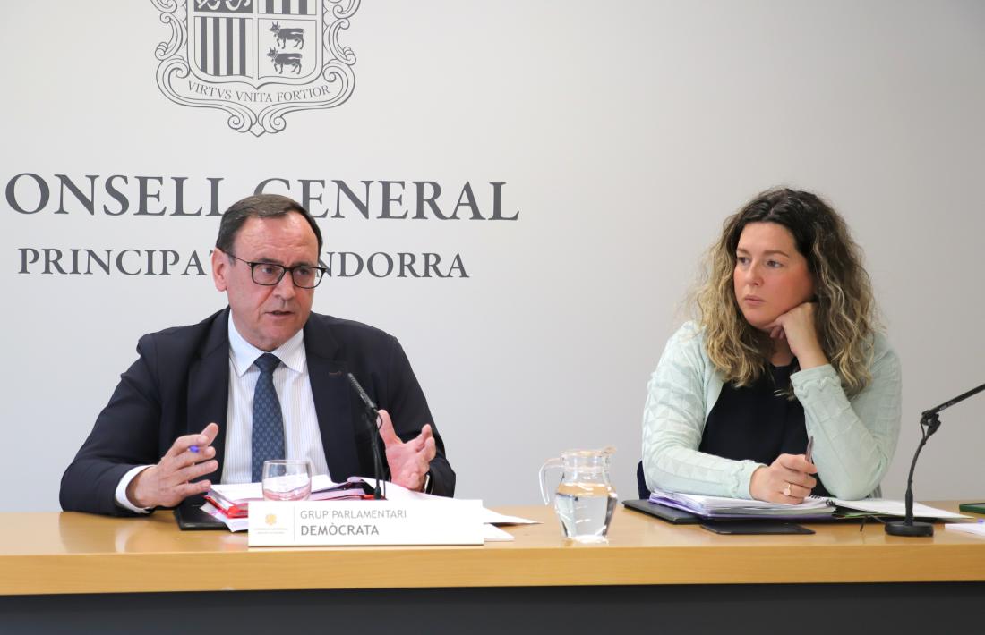 Jordana i Martisella expliquen la proposició de llei del Registre de la Propietat.