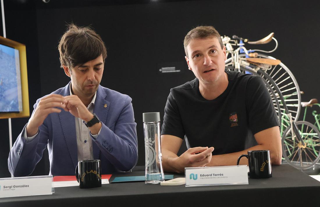 El cònsol major d'Andorra la Vella, Sergi González, i el cap d'àrea del Bici Lab, Eduard Tarrés, han presentat la Setmana de la bicicleta.