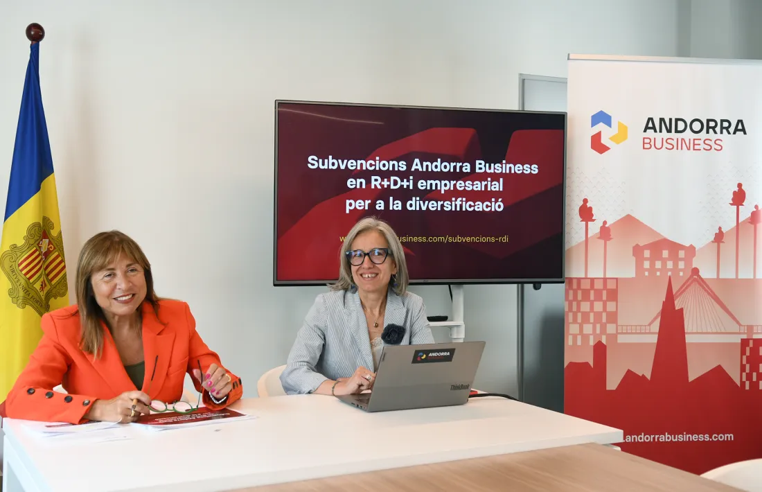 Conxita Marsol i Judit Hidalgo durant la presentació.