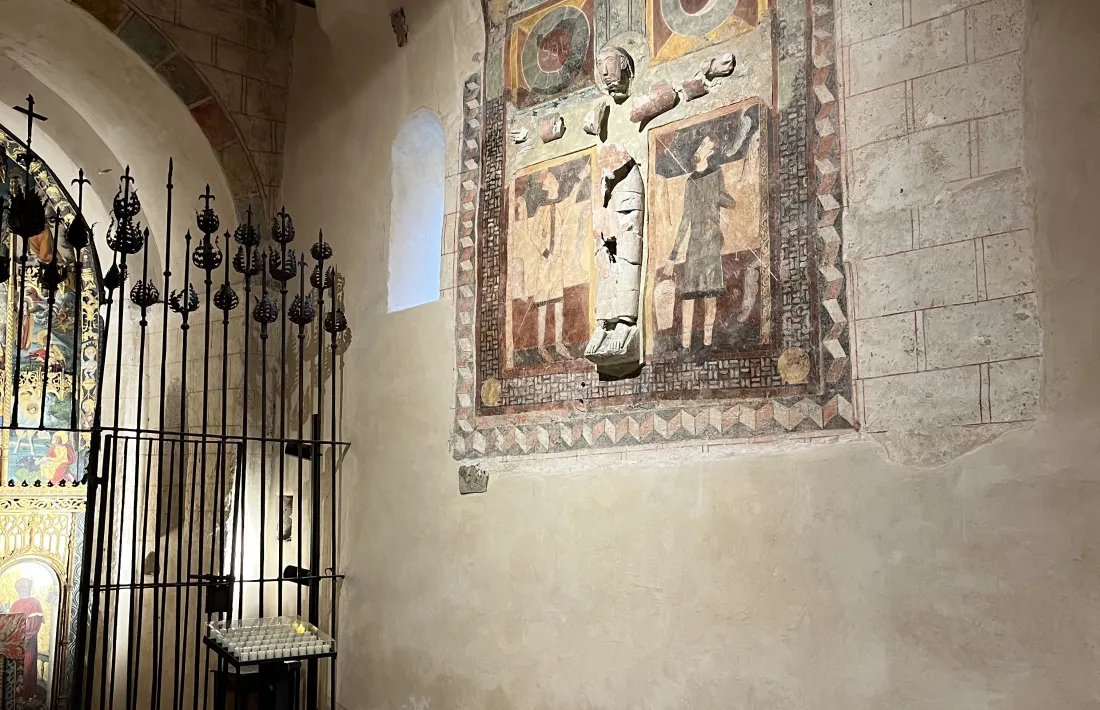 Conjunt mural del Crist en estuc de Sant Joan de Caselles.