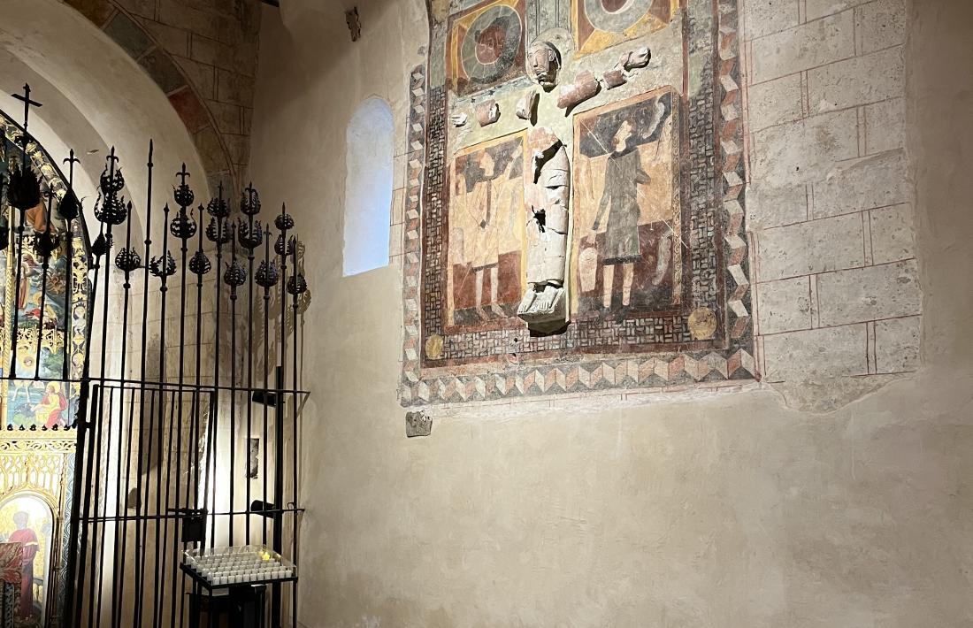 Conjunt mural del Crist en estuc de Sant Joan de Caselles.