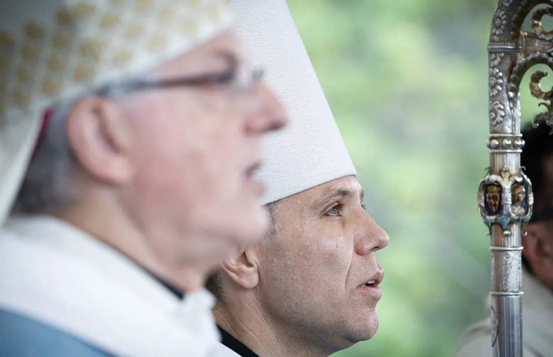 El bisbe Serrano quinze dies enrere a Canòlich, quan va succeir Vives com a copríncep.