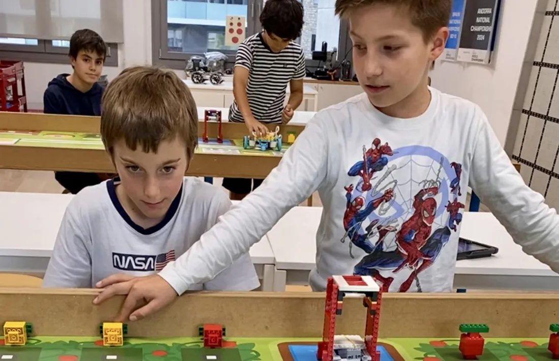 Participants d'aquest concurs de robòtica d'una edició anterior.