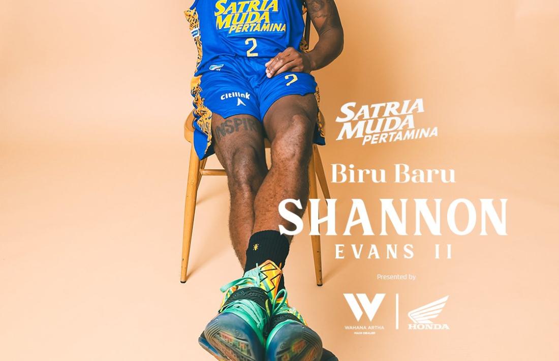 Shannon Evans II ja té nou equip.