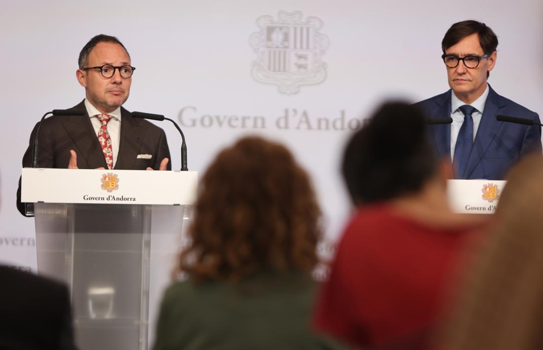 El cap de Govern, Xavier Espot, i el president de la Generalitat, Salvador Illa, en la compareixença posterior a la reunió que han mantingut.