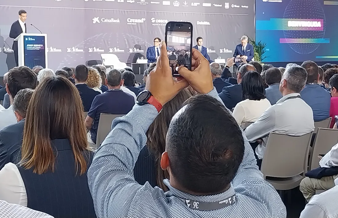      Jornada inaugural, al Pavelló Poliesportiu municipal. 