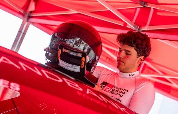 p. 37 joan vinyes jr a portimao foto fotoesport