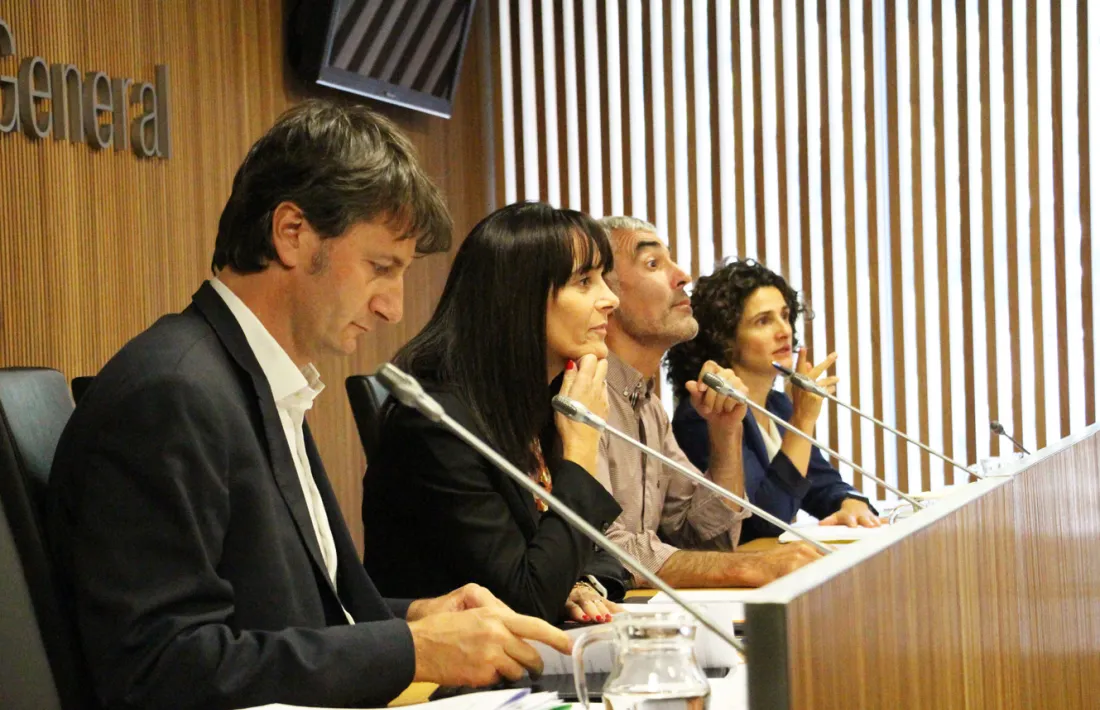 Xavi Mujal en una compareixença al Consell General quan dirigia RTVA.