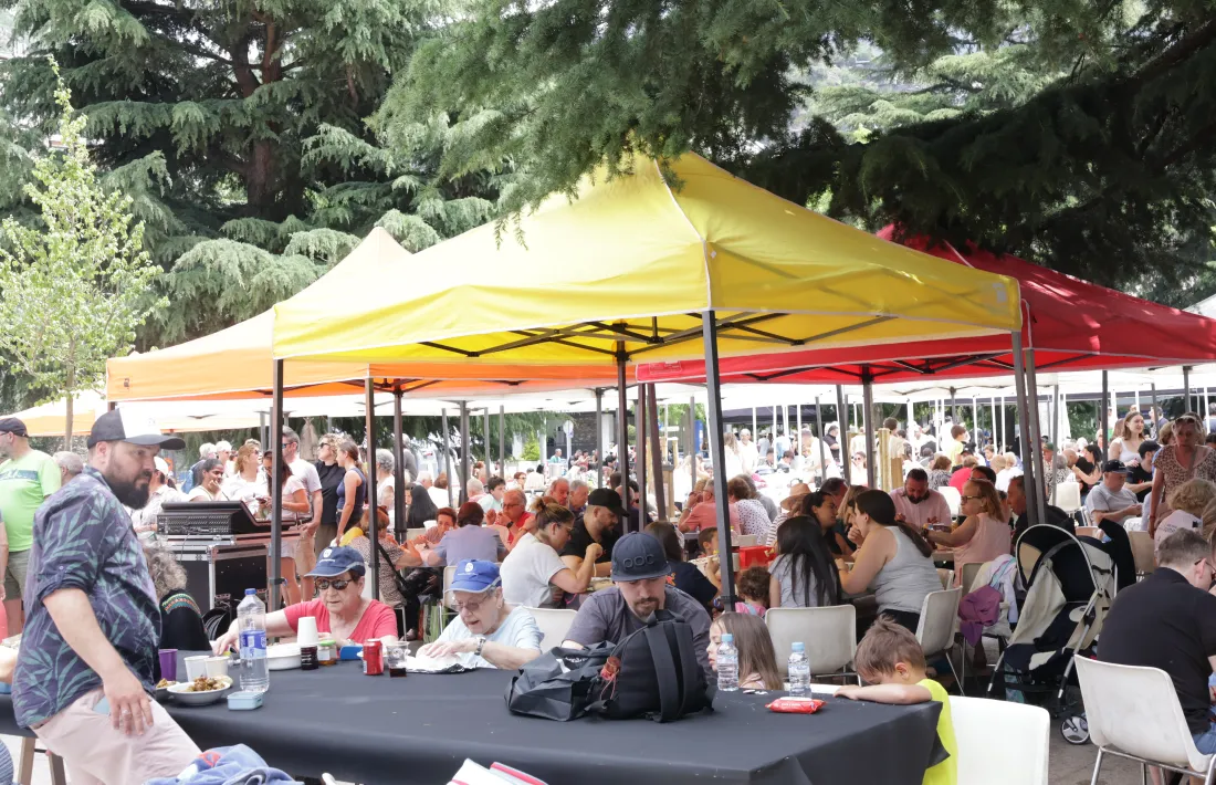 Participants en l'arrossada popular d'Escaldes-Engordany.
