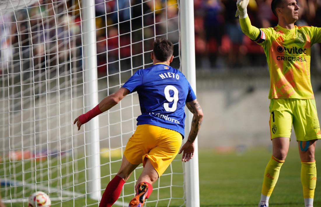 Manu Nieto celebra el gol de l'empat.