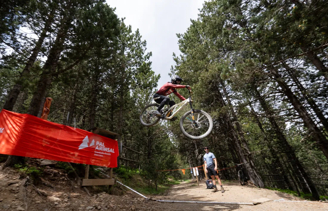 Un ‘biker’, en acció a Pal Arinsal.