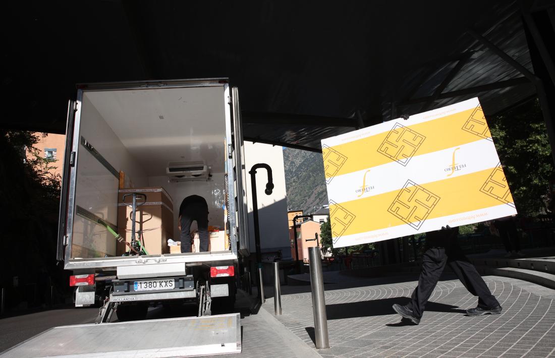 El desmuntatge de ‘La censura és la comissària d’aquesta exposició’ va tenir lloc dilluns i les obres, ja embalades, van marxar ahir al matí de l’Espai Caldes.