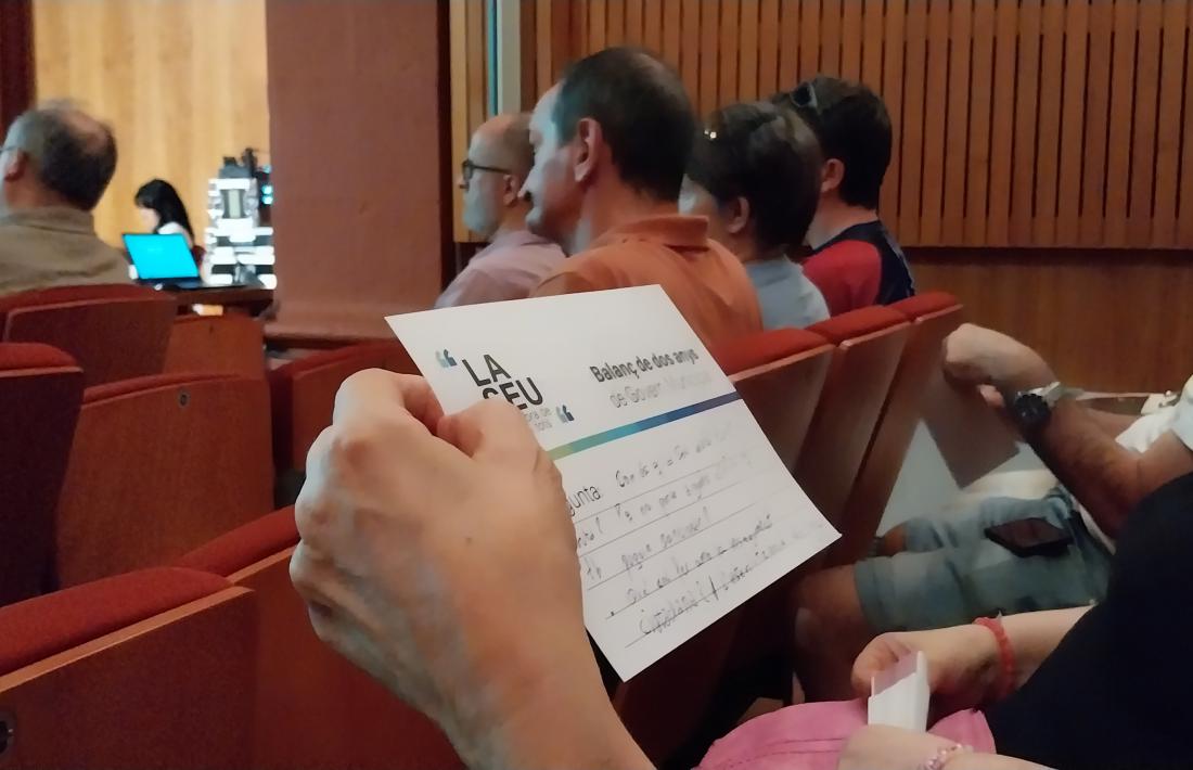 Els ciutadans, convidats a formular preguntes. Per la controlada via de la targeta. 