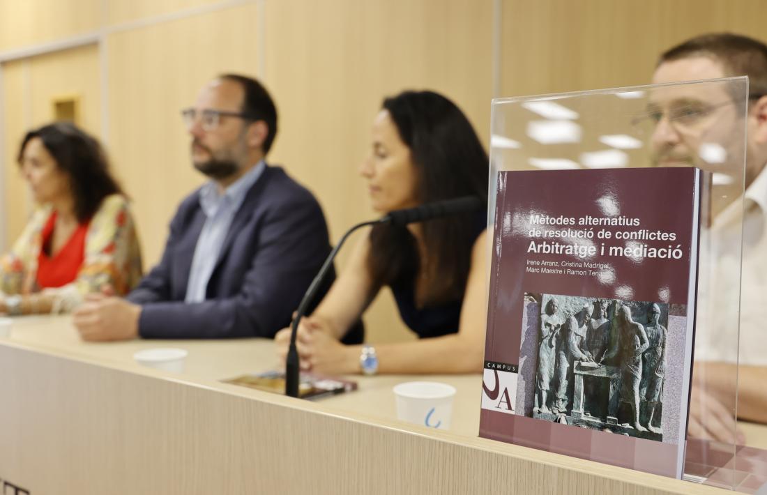 L'UdA ha acollit aquest matí la presentació del volum 'Arbitratge i mediació'.