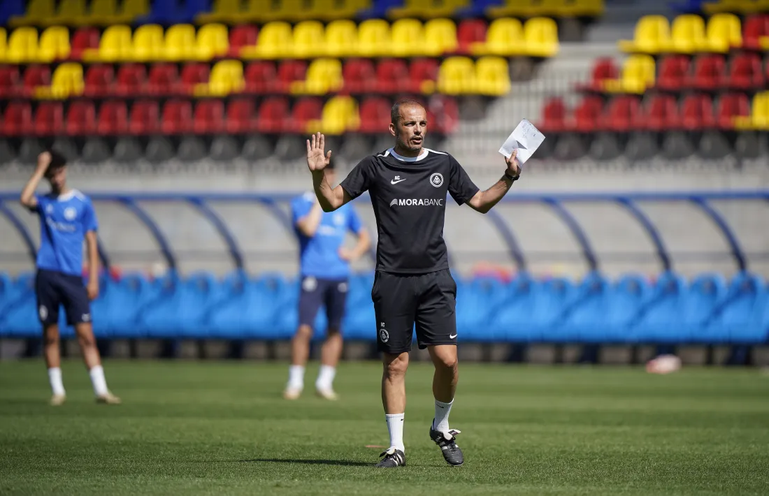 Albert ‘Beto’ Company, tècnic de l’FC Andorra, en l’últim entrenament realitzat a l’Estadi de la FAF.