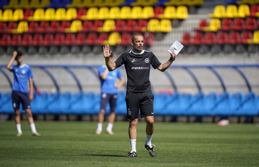 Albert ‘Beto’ Company, tècnic de l’FC Andorra, en l’últim entrenament realitzat a l’Estadi de la FAF.