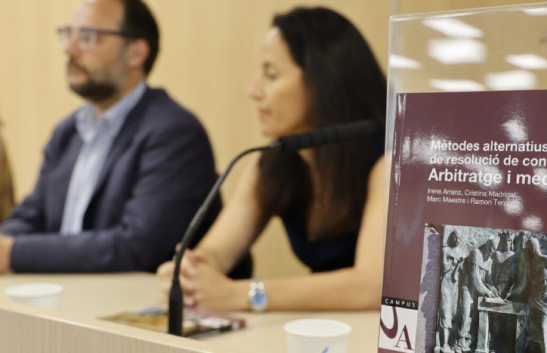 El llibre es va presentar ahir a la sala d’actes de la Universitat d’Andorra (UdA).