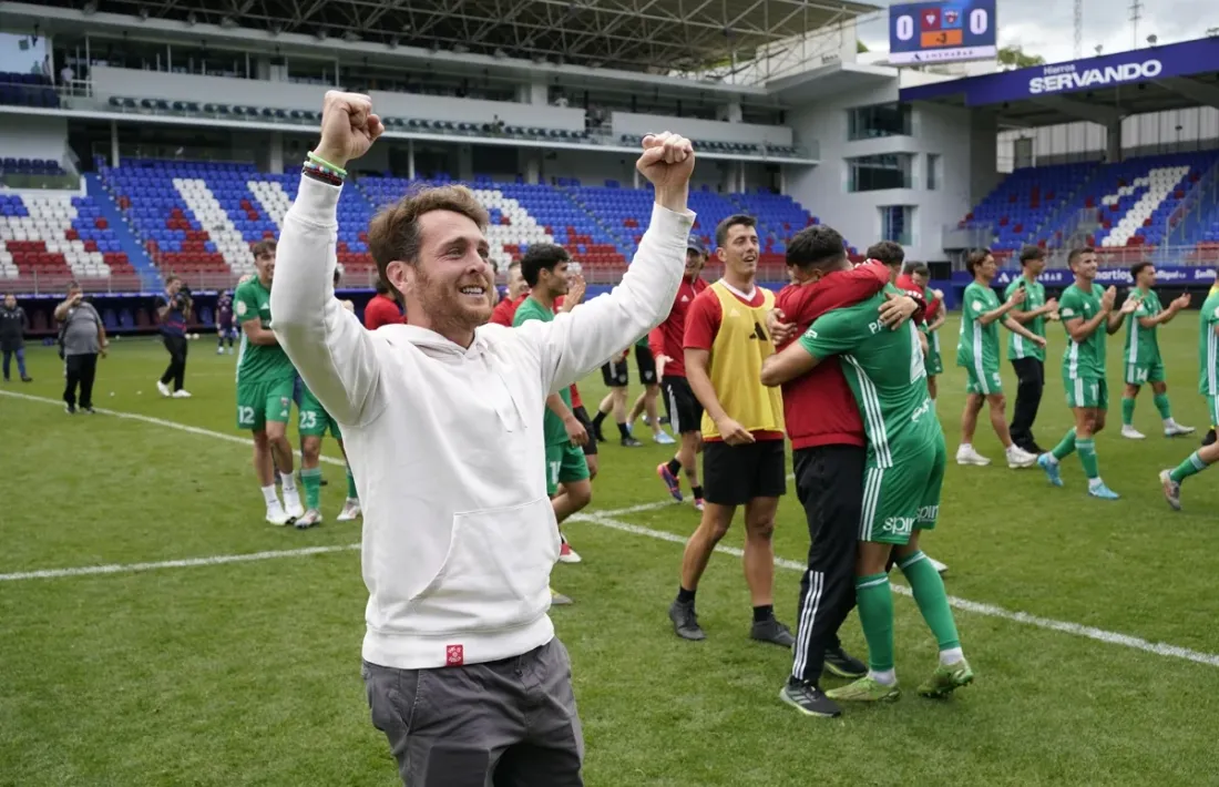 Ibai Gómez, ex-extrem de l’Athletic Club i Alabès, el nou entrenador.