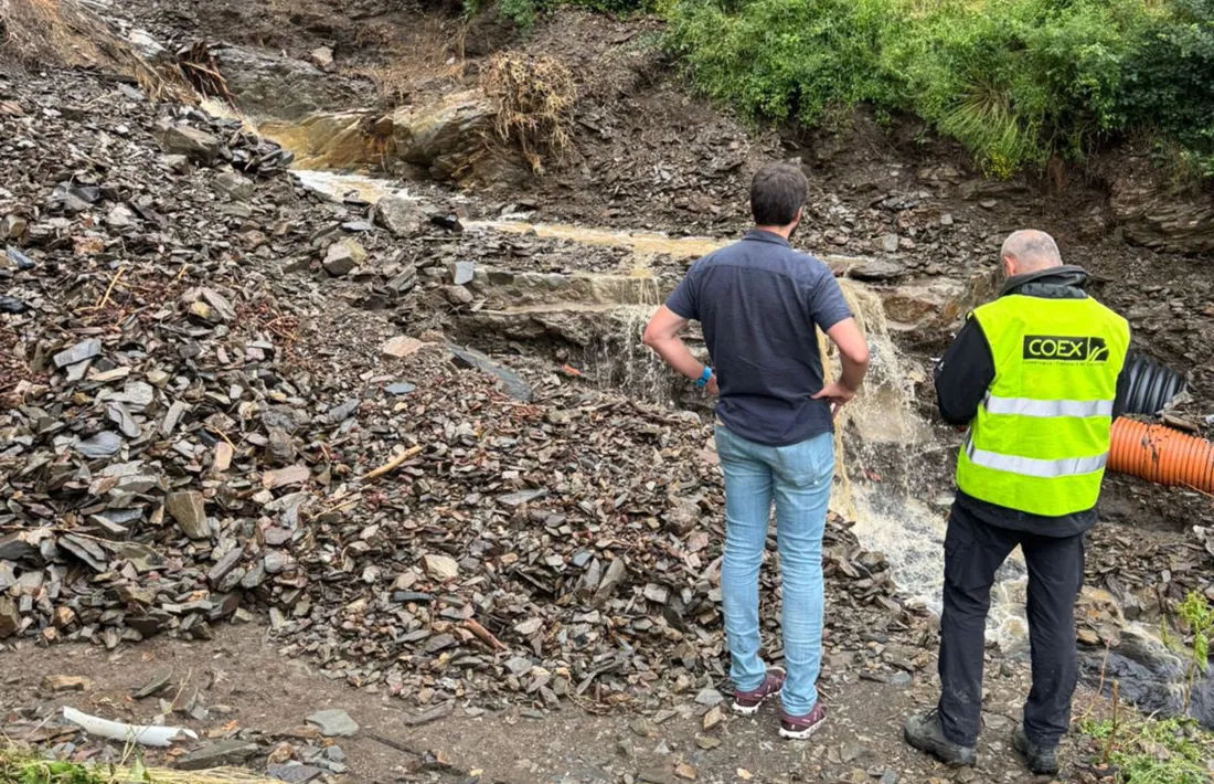 El cònsol lauredià, Carni Cairat, i efectius del COEX en el lloc dels fets.