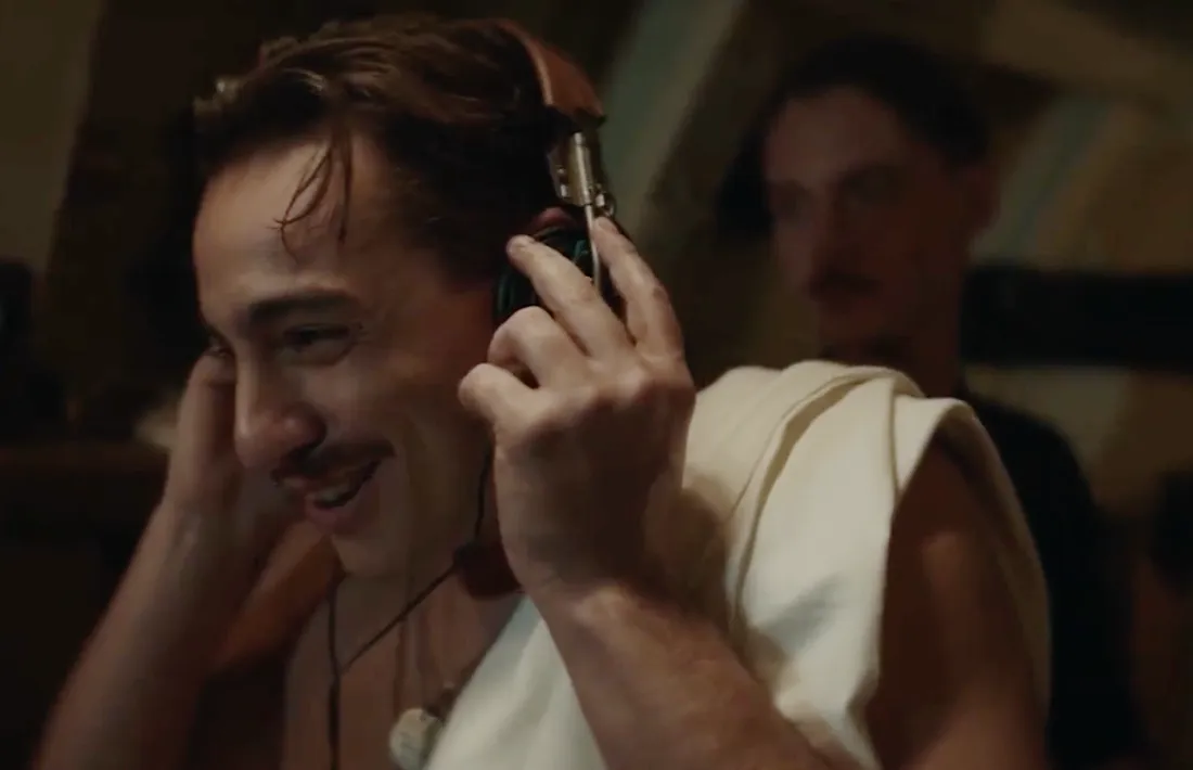 “¡Vaya, dale caña! ¡Es Radio Andorra! Si el Duce nos escuchara...”, diu el mecànic del ‘Cappellini’, feliç, després d’escoltar la sintonia de l’emissora. 