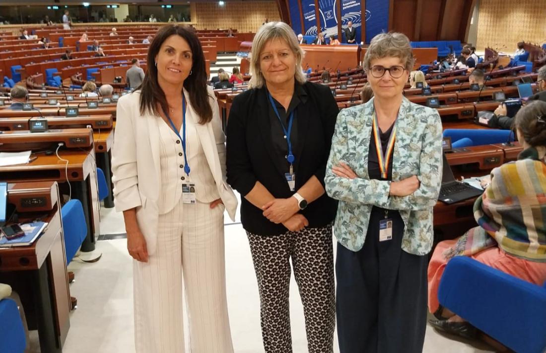 Meritxell Alcobé, Berna Coma i Susanna Vela a l’Assemblea Parlamentària del Consell d’Europa (APCE).