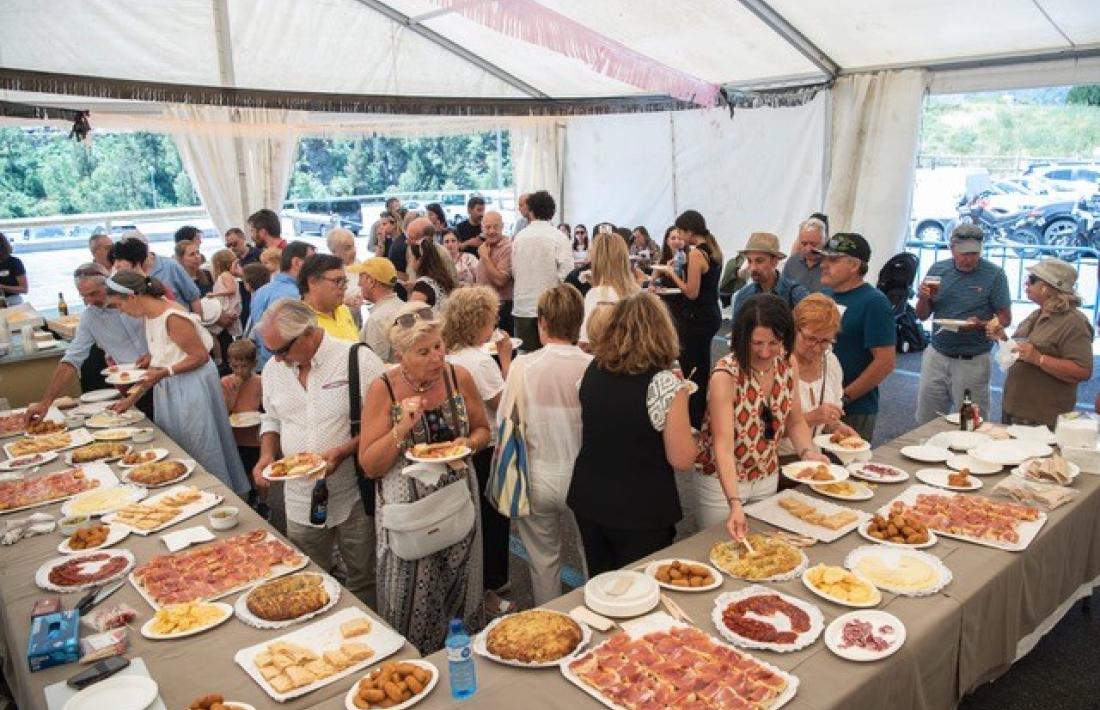 L'aperitiu popular de l'aplec de Sant Pere del Tarter.