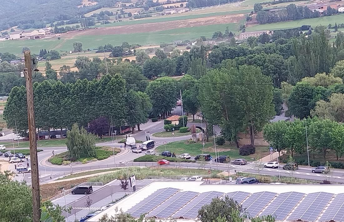 Part dels dispositius de la policia autonòmica a les proximitats del festival. 