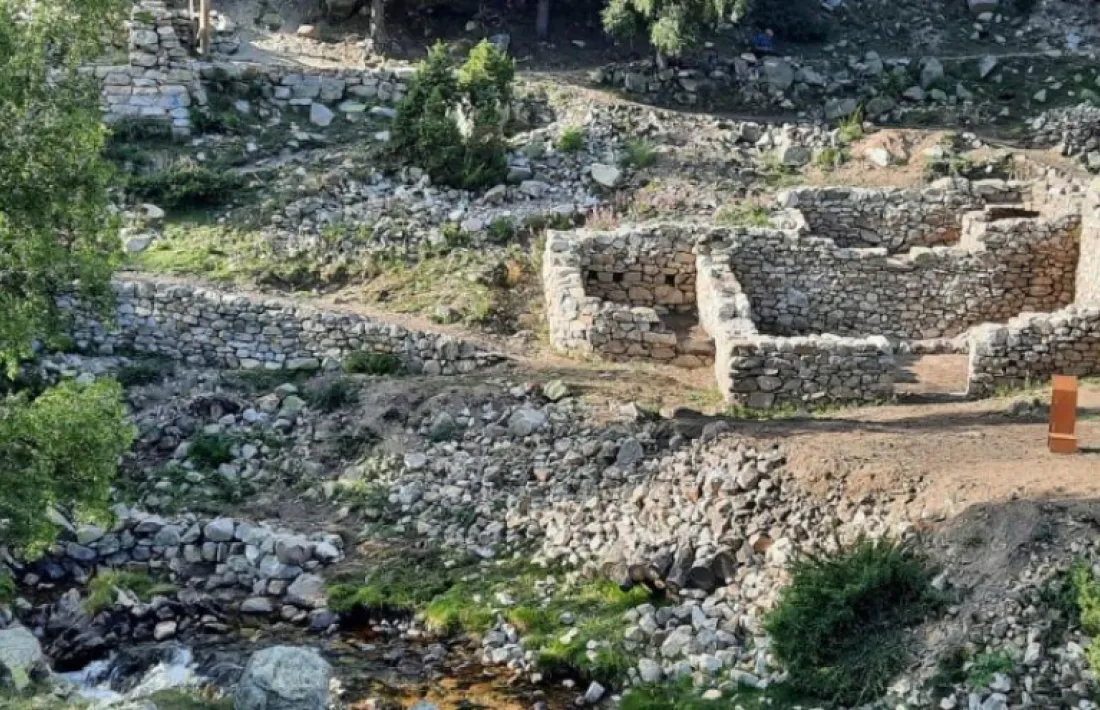 Panoràmica de la farga del Madriu l’agost del 2024, quan va concloure la quarta i última campanya d’excavacions al jaciment, situat a 2.000 metres d’alçada.