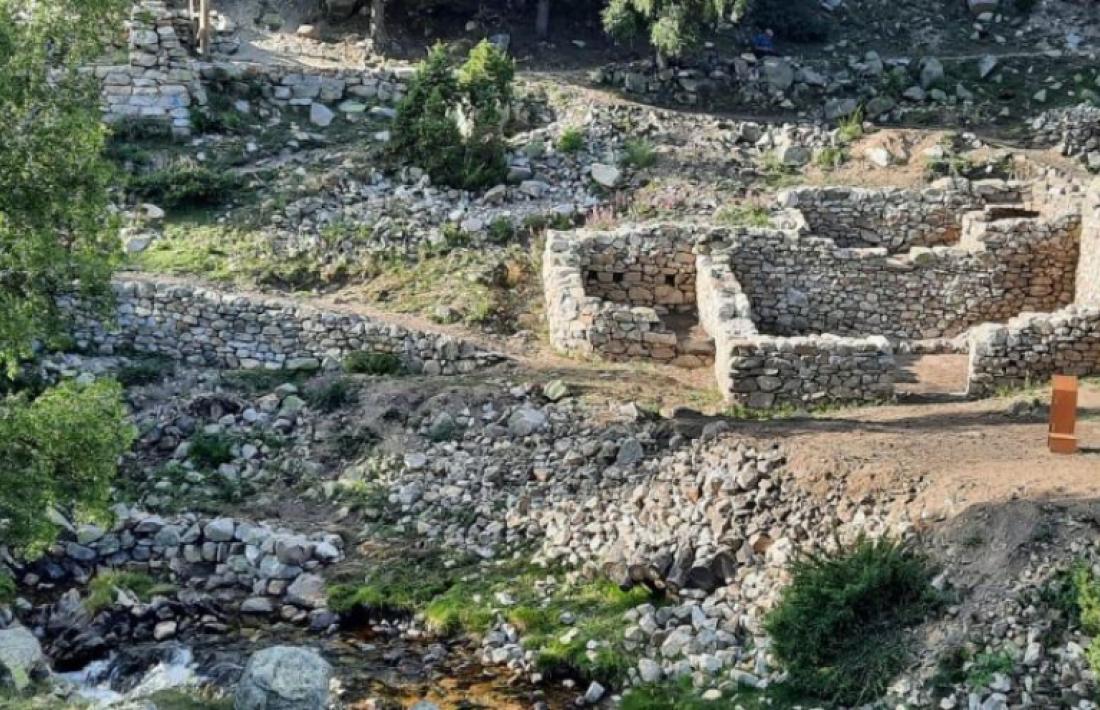 Panoràmica de la farga del Madriu l’agost del 2024, quan va concloure la quarta i última campanya d’excavacions al jaciment, situat a 2.000 metres d’alçada.