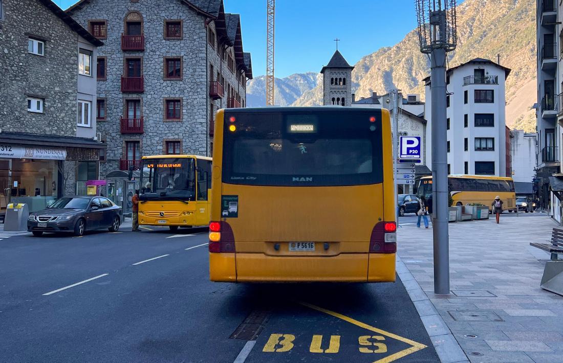 Tres busos a la parròquia d’Escaldes-Engordany.