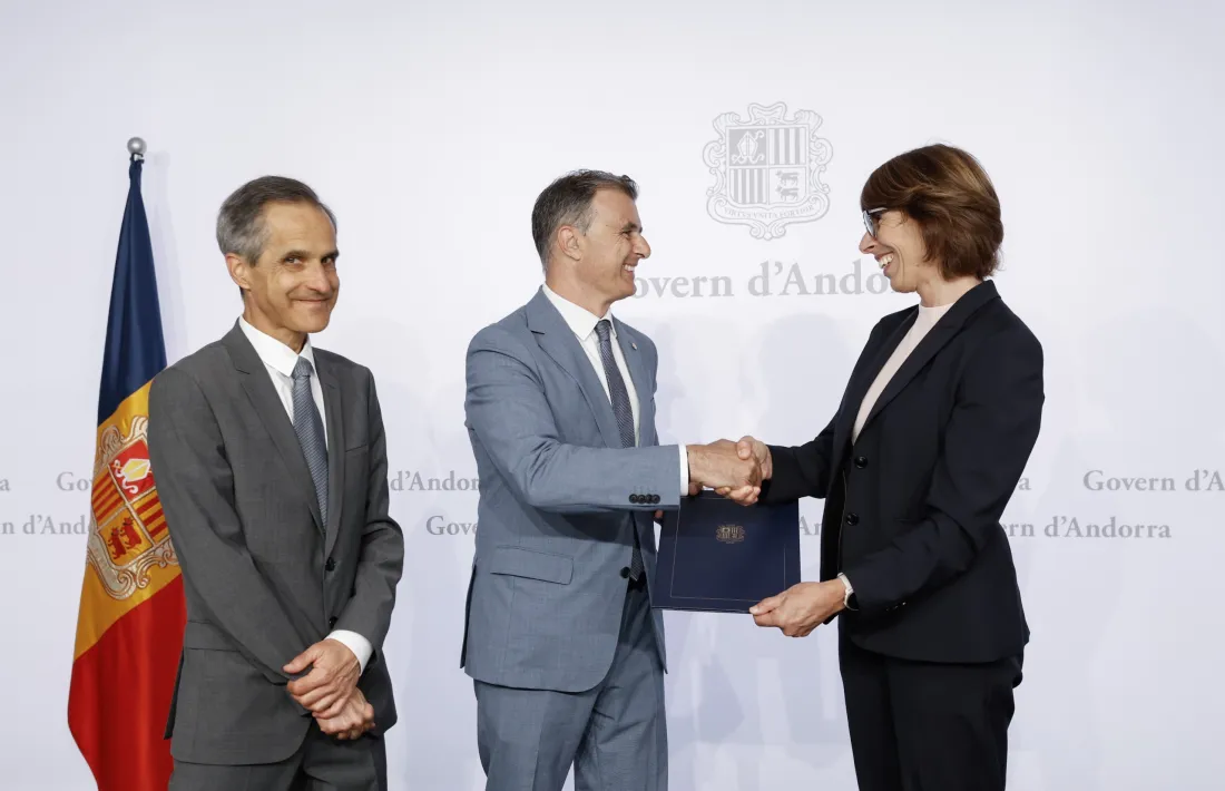 La signatura de l'acord que ha tingut lloc aquest dimarts entre Andorra Digital i Amazon Web Services.