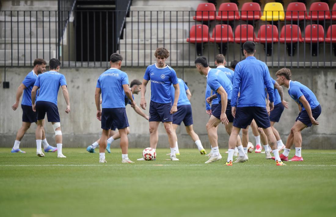 p. 29 1 jugadors fc andorra entrenant a estadi faf encamp