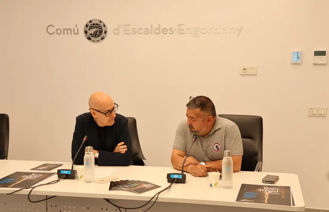 El cònsol menor d'Escaldes-Engordany, Quim Dolsa, i el president d'Unió Proturisme, Jaume Ambor, durant la presentació de la festa major.