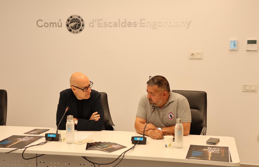El cònsol menor d'Escaldes-Engordany, Quim Dolsa, i el president d'Unió Proturisme, Jaume Ambor, durant la presentació de la festa major.
