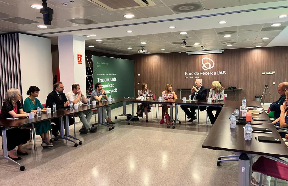 La delegació institucional andorrana, encapçalada per la ministra de Presidència, Economia, Treball i Habitatge, Conxita Marsol, durant la visita a Barcelona.