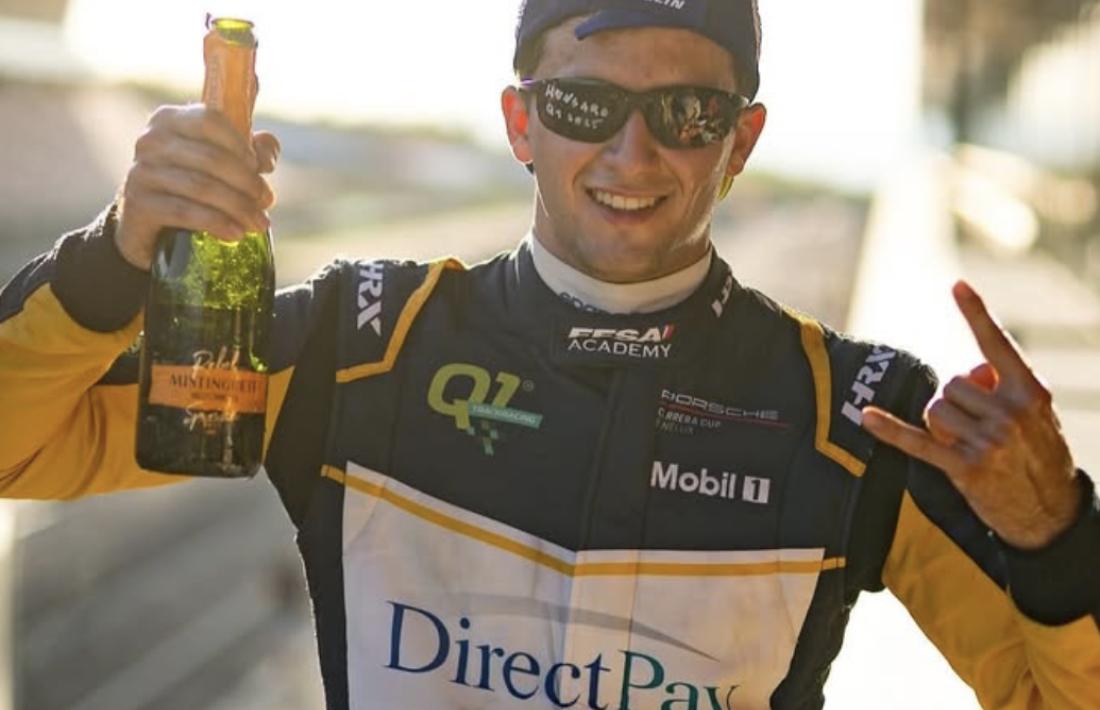 El pilot Frank Porté celebra el segon lloc al podi.