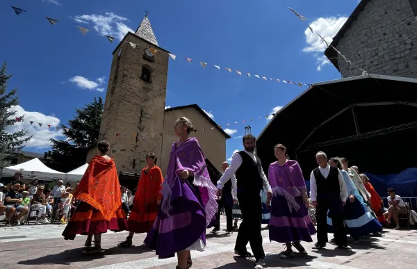 p. 10 3 esbart valls nord roser la massana_comu de la massana
