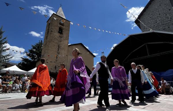 p. 10 3 esbart valls nord roser la massana_comu de la massana
